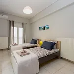 Thano's Stylish Flat Just 150m To The * Faraí