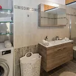 Thano's Stylish Flat Just 150m To The *