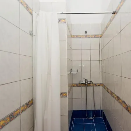 Thano's Stylish Flat Just 150m To The Farai