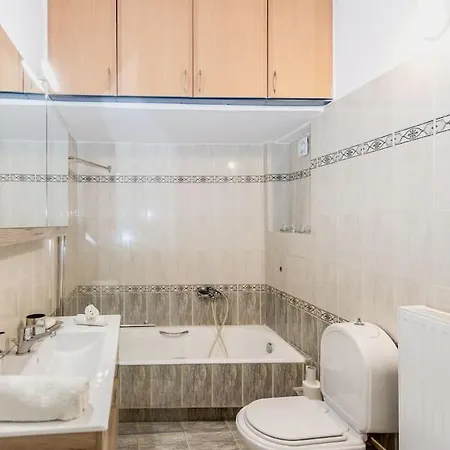 Thano's Stylish Flat Just 150m To The *