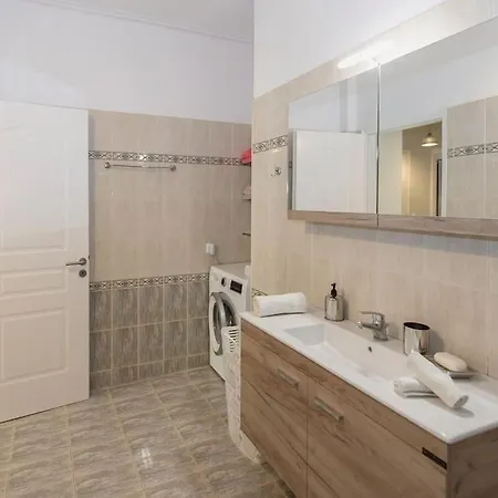 Apartmán Thano's Stylish Flat Just 150m To The Faraí