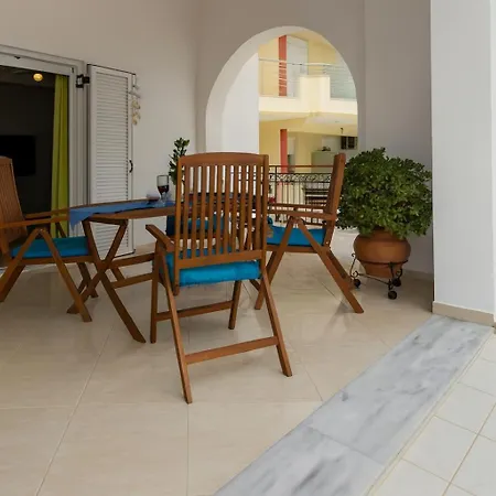 Thano's Stylish Flat Just 150m To The