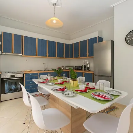 Thano's Stylish Flat Just 150m To The * Farai