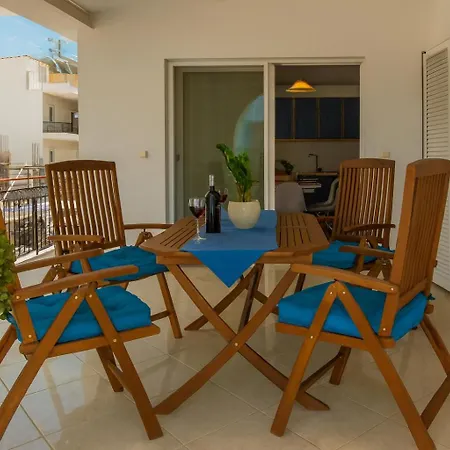 Apartment Thano's Stylish Flat Just 150m To The *