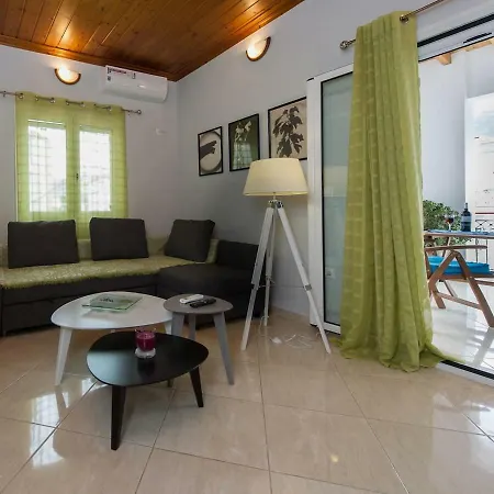 Thano's Stylish Flat Just 150m To The