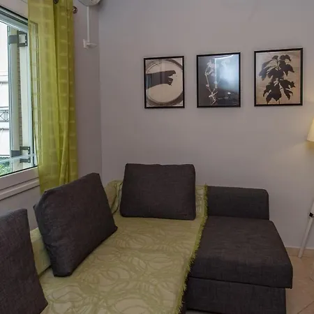 Thano's Stylish Flat Just 150m To The Apartment *