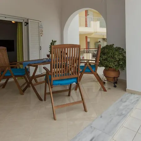 Thano's Stylish Flat Just 150m To The Apartment Farai