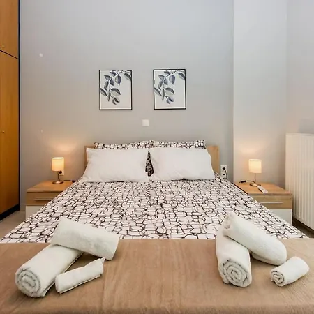 Thano's Stylish Flat Just 150m To The Apartment