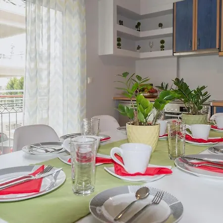 Thano's Stylish Flat Just 150m To The *