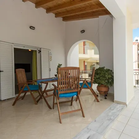 Thano's Stylish Flat Just 150m To The * Farai