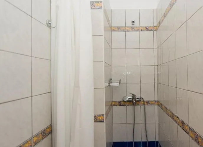 Thano's Stylish Flat Just 150m To The Faraí