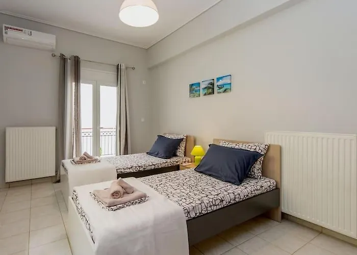 Thano's Stylish Flat Just 150m To The * Faraí