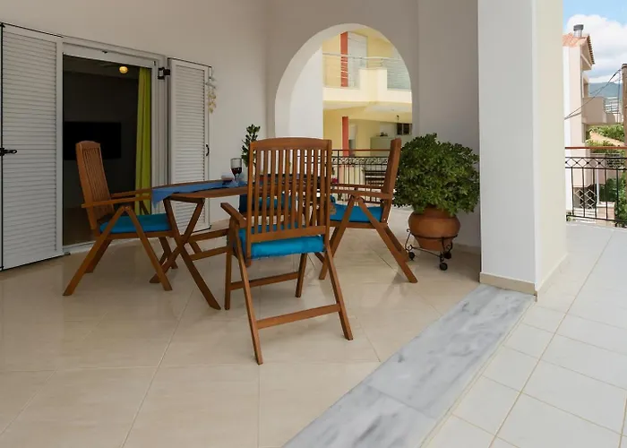 Thano's Stylish Flat Just 150m To The