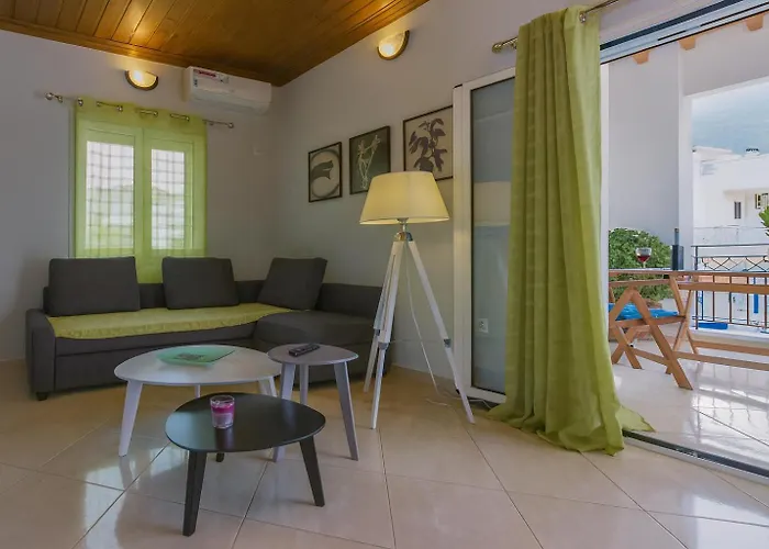 Thano's Stylish Flat Just 150m To The Apartman