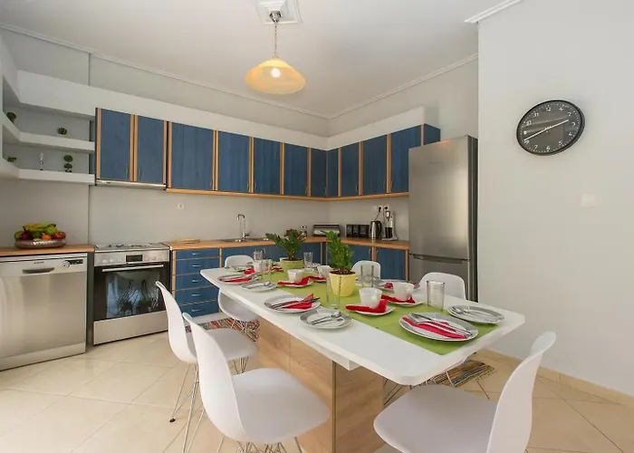 Thano's Stylish Flat Just 150m To The * Faraí