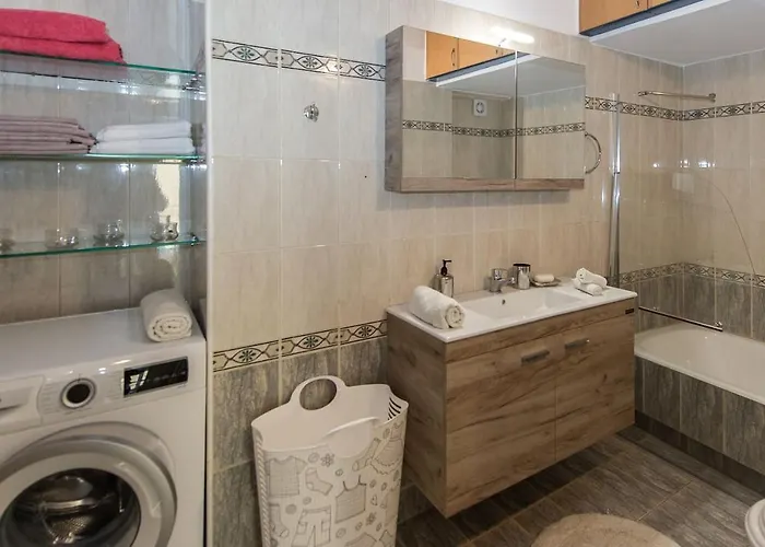 Thano's Stylish Flat Just 150m To The *